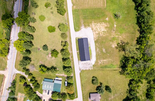 577 Peytona Beach Rd, Waddy, KY 40076