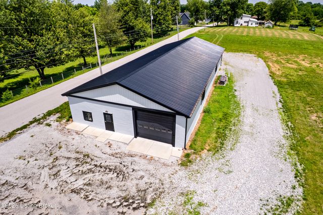 577 Peytona Beach Rd, Waddy, KY 40076