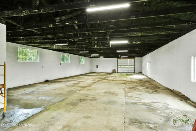 577 Peytona Beach Rd, Waddy, KY 40076