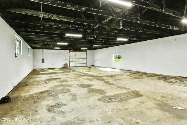 577 Peytona Beach Rd, Waddy, KY 40076