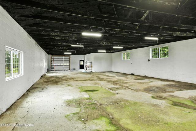 577 Peytona Beach Rd, Waddy, KY 40076