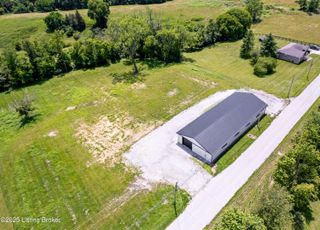 577 Peytona Beach Rd, Waddy, KY 40076