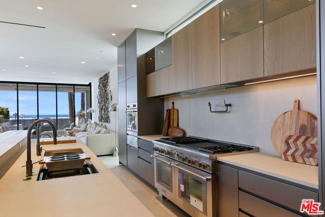 938 - 940 Palisades Beach Road, Santa Monica, CA 90403