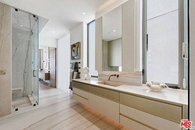 938 - 940 Palisades Beach Road, Santa Monica, CA 90403