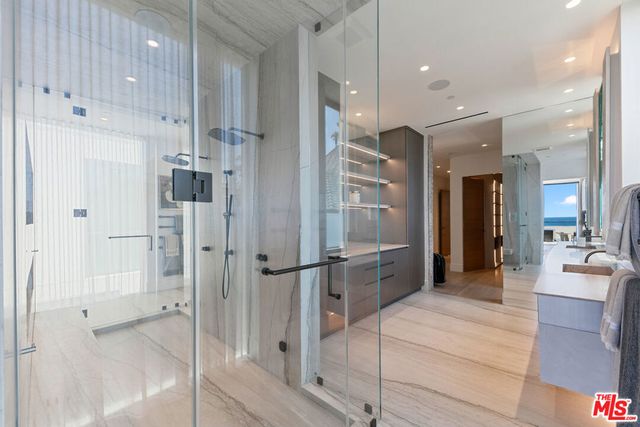 938 - 940 Palisades Beach Road, Santa Monica, CA 90403