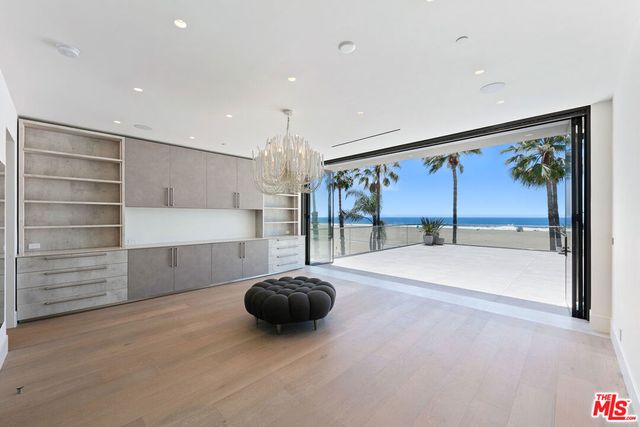 938 - 940 Palisades Beach Road, Santa Monica, CA 90403
