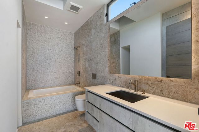 938 - 940 Palisades Beach Road, Santa Monica, CA 90403