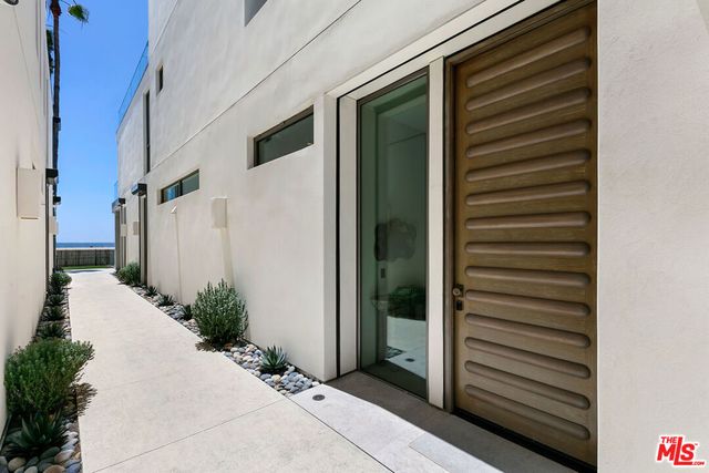 938 - 940 Palisades Beach Road, Santa Monica, CA 90403