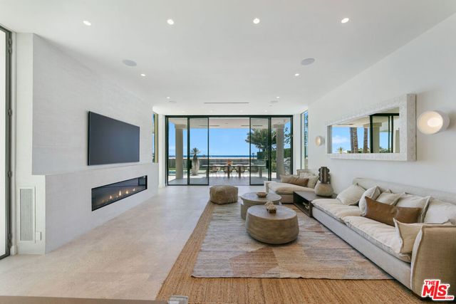 938 - 940 Palisades Beach Road, Santa Monica, CA 90403