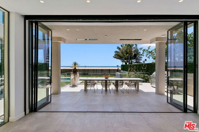 938 - 940 Palisades Beach Road, Santa Monica, CA 90403