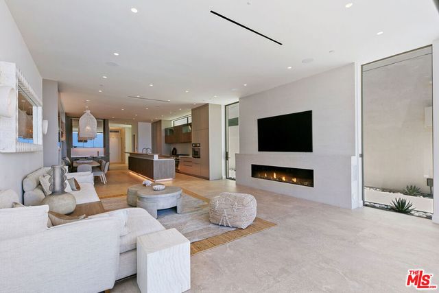 938 - 940 Palisades Beach Road, Santa Monica, CA 90403