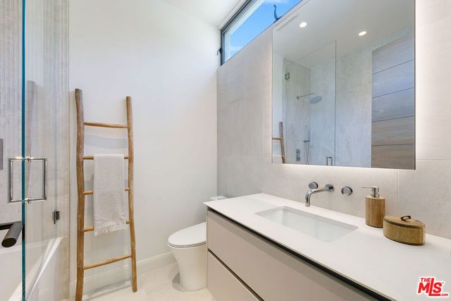 938 - 940 Palisades Beach Road, Santa Monica, CA 90403