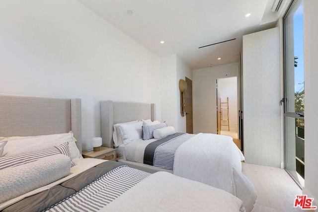 938 - 940 Palisades Beach Road, Santa Monica, CA 90403