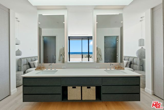 938 - 940 Palisades Beach Road, Santa Monica, CA 90403