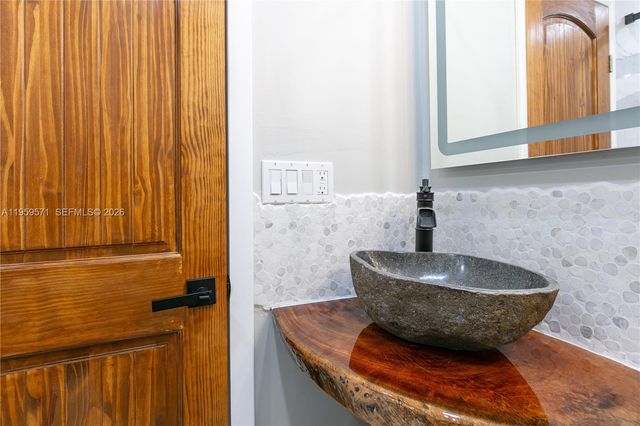 1507 Harding St, Hollywood, FL 33020