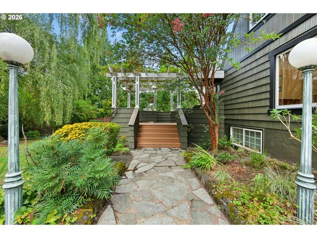 5616 Sw 42ND Ave, Portland, OR 97221