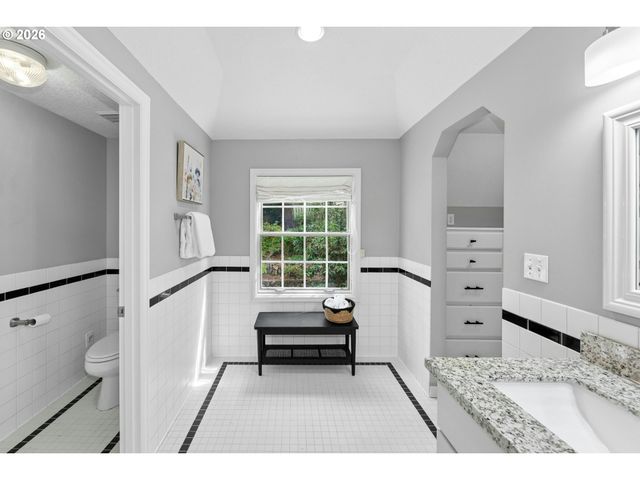5616 Sw 42ND Ave, Portland, OR 97221