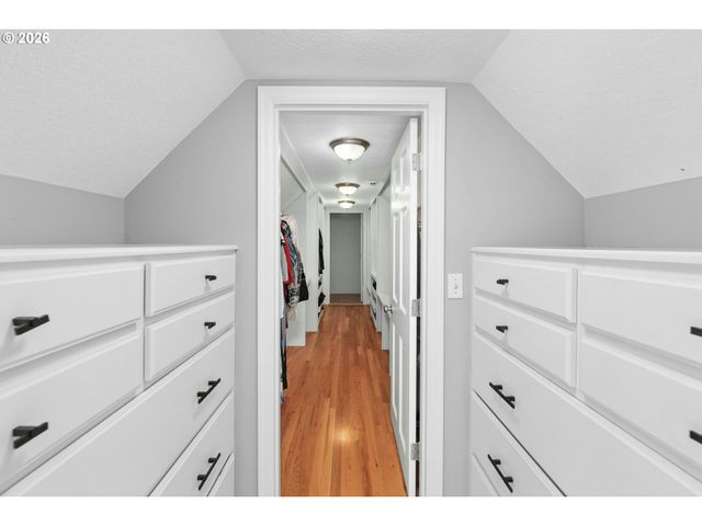 5616 Sw 42ND Ave, Portland, OR 97221