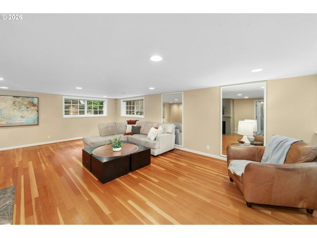 5616 Sw 42ND Ave, Portland, OR 97221