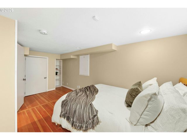 5616 Sw 42ND Ave, Portland, OR 97221