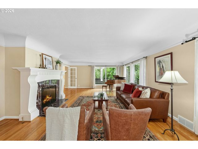 5616 Sw 42ND Ave, Portland, OR 97221