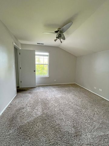 238 Green Knoll Lane 238, Streamwood, IL 60107
