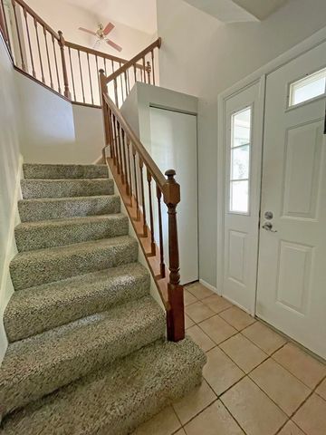 238 Green Knoll Lane 238, Streamwood, IL 60107