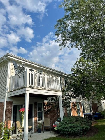 238 Green Knoll Lane 238, Streamwood, IL 60107