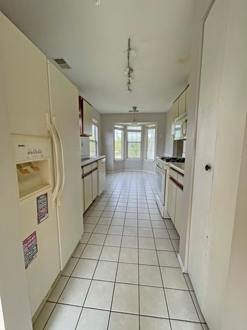 238 Green Knoll Lane 238, Streamwood, IL 60107