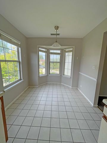 238 Green Knoll Lane 238, Streamwood, IL 60107