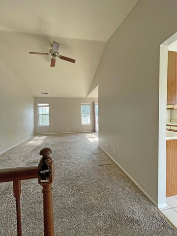 238 Green Knoll Lane 238, Streamwood, IL 60107