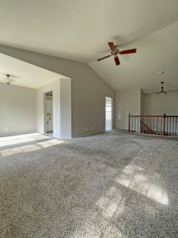 238 Green Knoll Lane 238, Streamwood, IL 60107