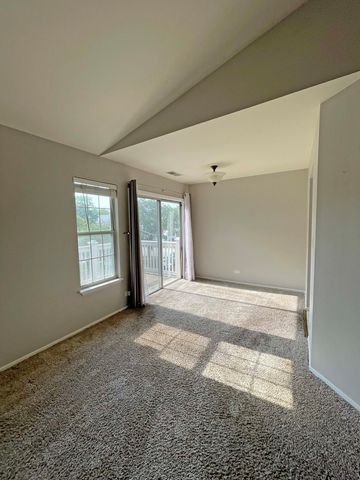 238 Green Knoll Lane 238, Streamwood, IL 60107