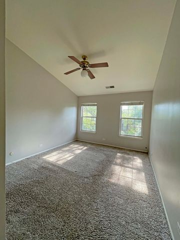 238 Green Knoll Lane 238, Streamwood, IL 60107