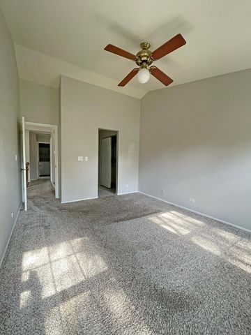 238 Green Knoll Lane 238, Streamwood, IL 60107