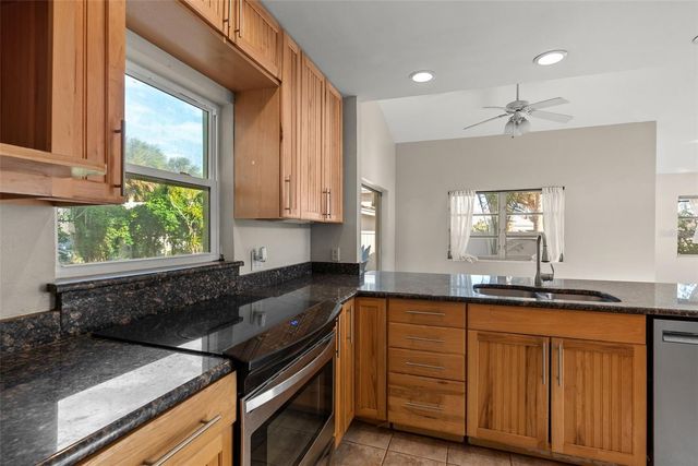 7887 9TH AVENUE S, St Petersburg, FL 33707