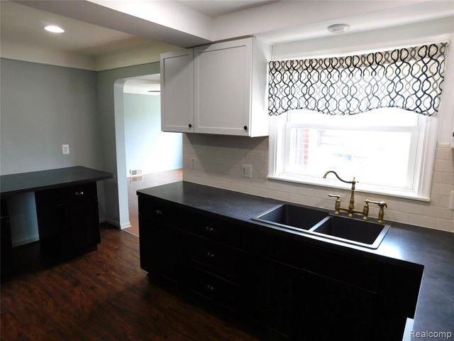 16740 College, Fraser, MI 48026