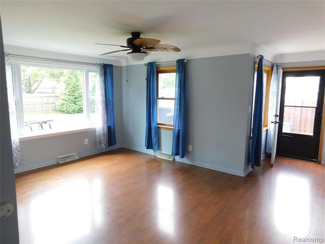 16740 College, Fraser, MI 48026