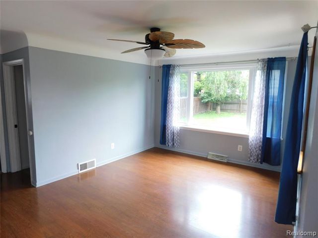 16740 College, Fraser, MI 48026