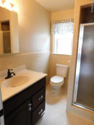 16740 College, Fraser, MI 48026