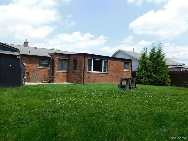 16740 College, Fraser, MI 48026