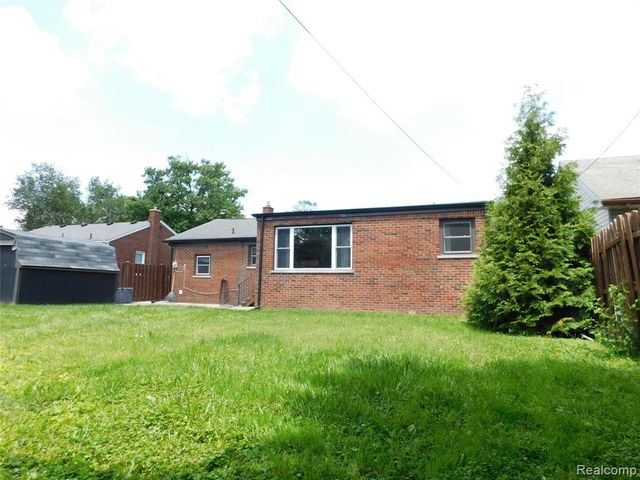 16740 College, Fraser, MI 48026