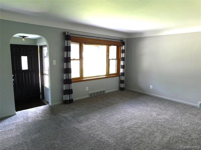 16740 College, Fraser, MI 48026