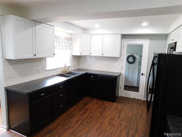 16740 College, Fraser, MI 48026
