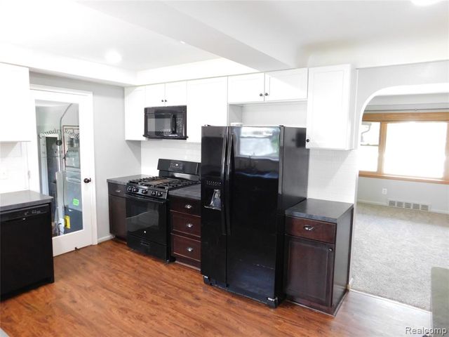16740 College, Fraser, MI 48026