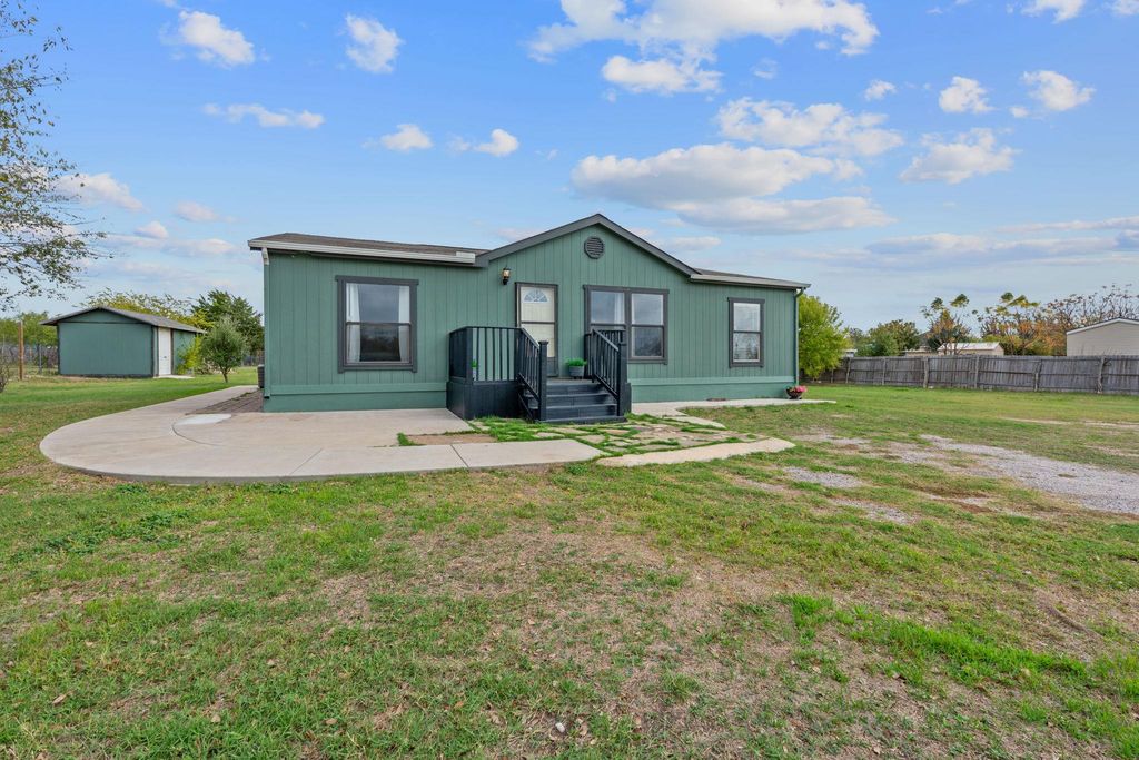 128 Monterrey Hills DR, Del Valle, TX 78617