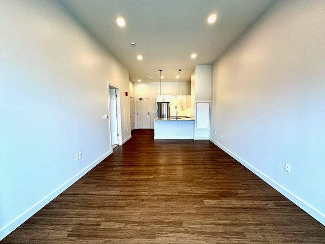 45 East Central 405, Natick, MA 01760