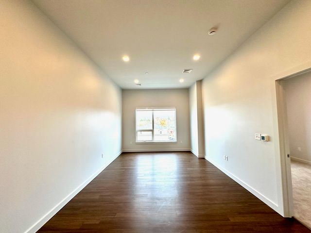 45 East Central 405, Natick, MA 01760