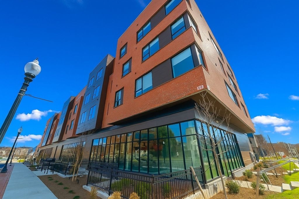 45 East Central 405, Natick, MA 01760