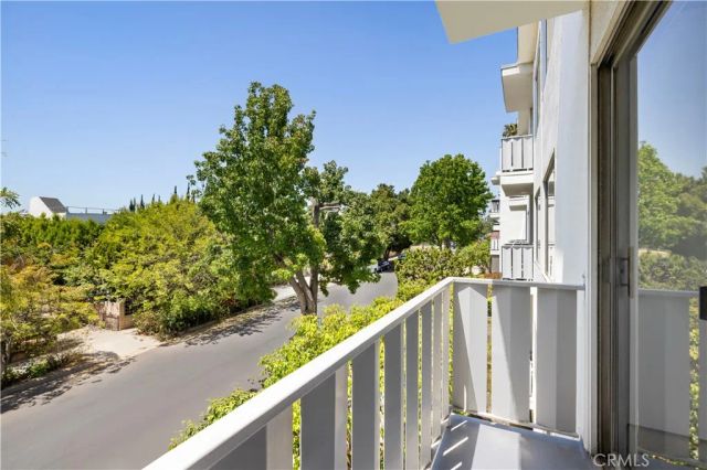 4343 Finley Avenue 27, Los Angeles, CA 90027